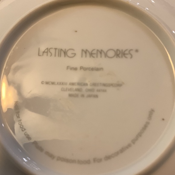 A Grandmothers Love signed LASTING MEMORIES fine Porcelain signed see pics - Picture 2 of 4